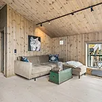 Very And Fresh 4 Bedr, 10p 2 Floors, Sauna, In And Out Apartman