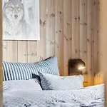 Very And Fresh 4 Bedr, 10p 2 Floors, Sauna, In And Out *