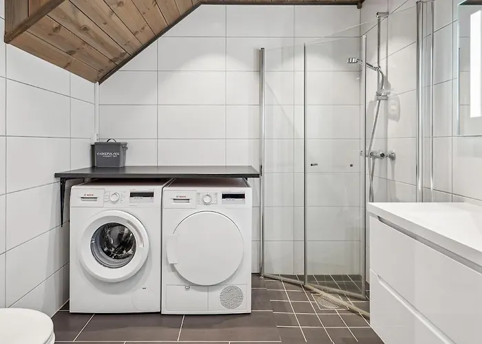 Very And Fresh 4 Bedr, 10p 2 Floors, Sauna, In And Out Lägenhet